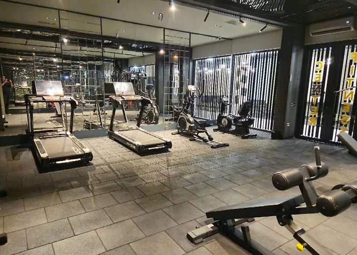 Sea View In The Center Of דירה *