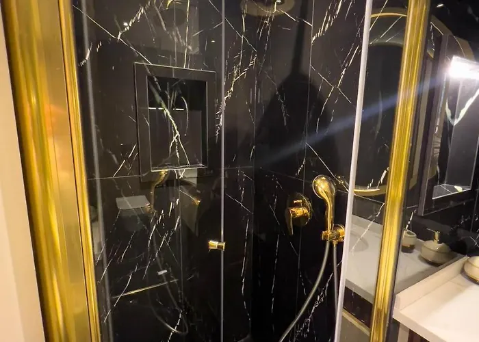 Sea View In The Center Of דירה *