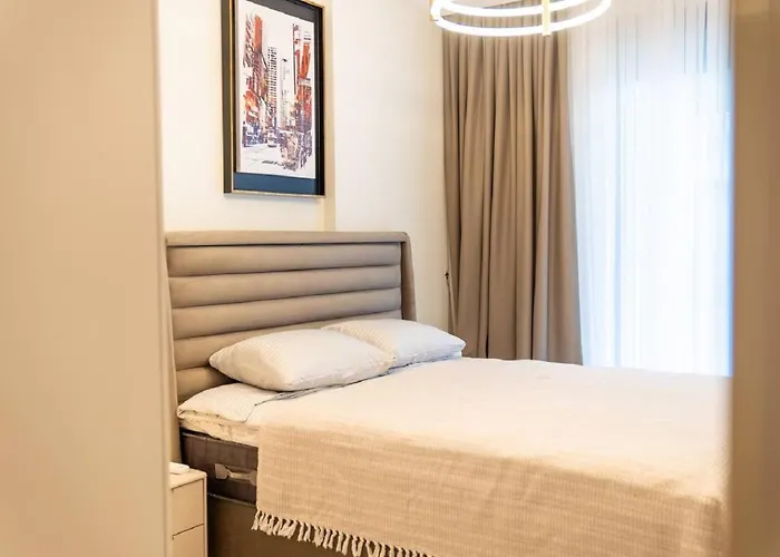 Sea View In The Center Of אלאניה